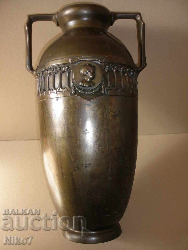 Auction An old vase from the beginning of the 20th century, "Setision" style. Auction An old vase from the beginning of the 20th century, "Setision" style.