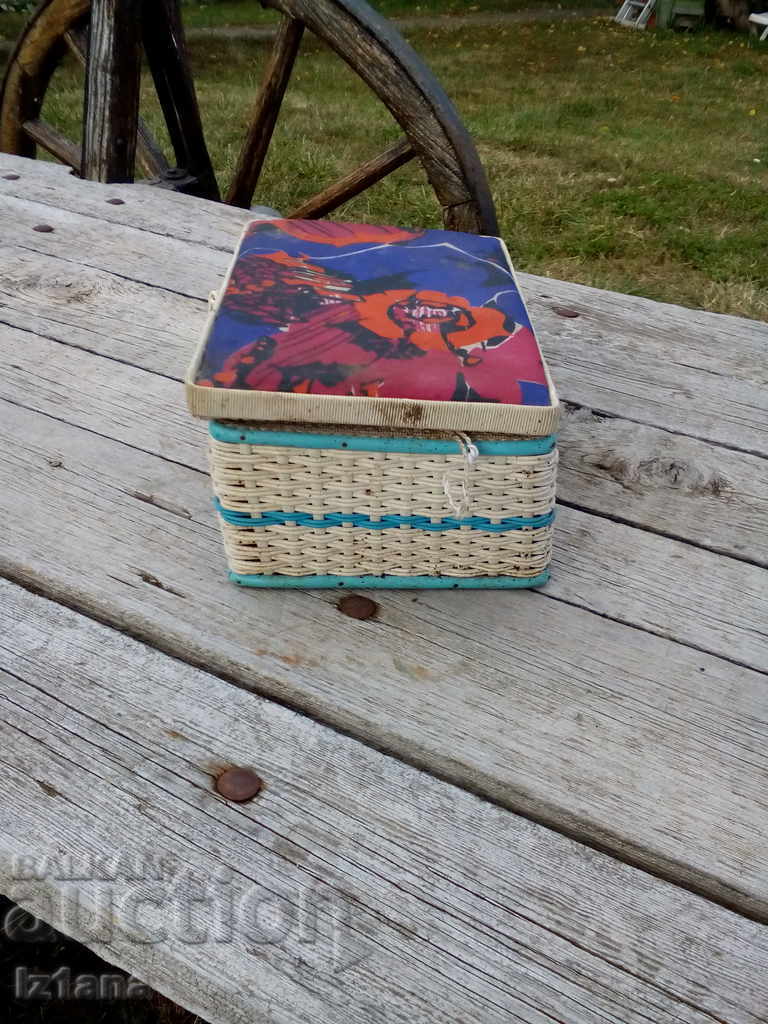 Old wicker box with price 6.00 BGN | € 3.07 Old wicker box with price 6.00 BGN | € 3.07