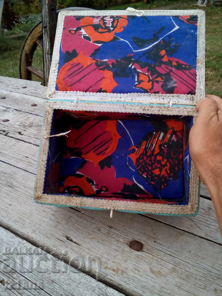 Old wicker box - 5 Old wicker box - 5