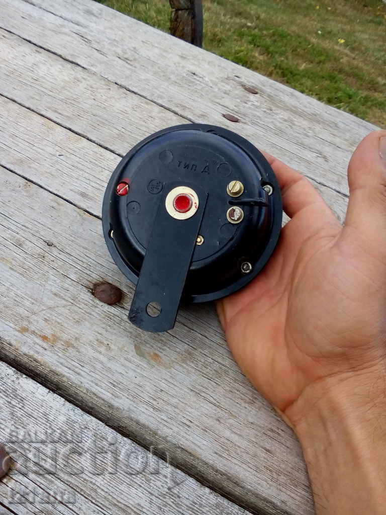 Delivery of Old car horn Delivery of Old car horn