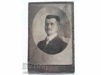 Fotografie veche pe carton. Fotografie de D. Kretiev