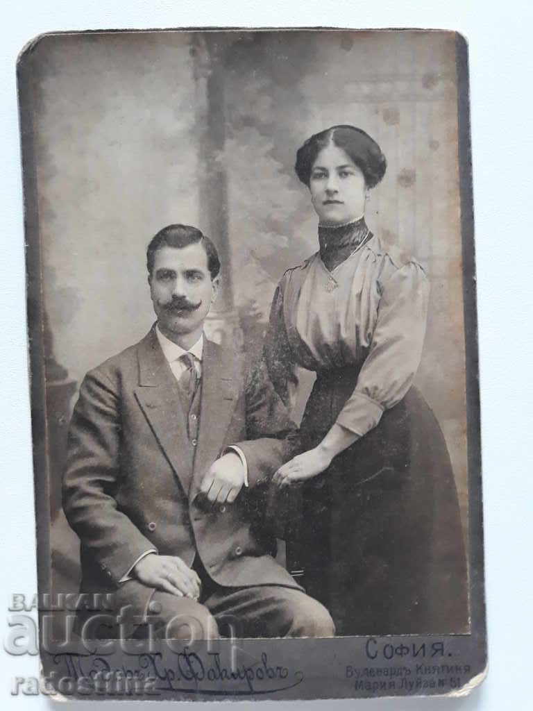 Φωτογραφία από χαρτόνι Φωτογραφία Τοντόρ Φακίροφ