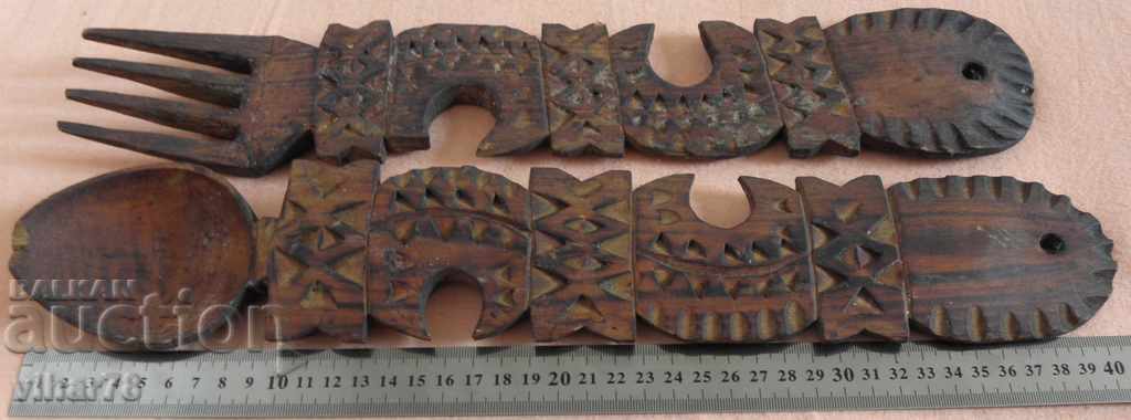 furculiță și lingură veche de lemn cu preț 44.99 BGN | € 23.00