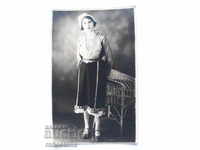 Снимка жена народна носия фотограф  Яверов М. Перник