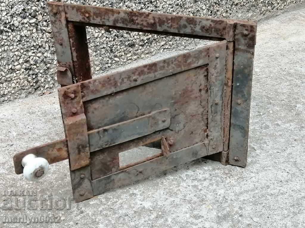 Detalii ușă de la sobă veche, capac șemineu Jamal cu preț 57.00 BGN | € 29.14 Detalii ușă de la sobă veche, capac șemineu Jamal cu preț 57.00 BGN | € 29.14