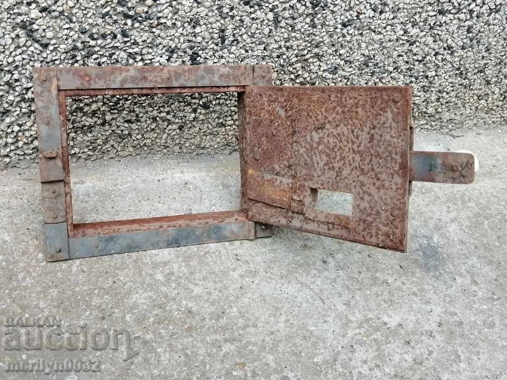 Licitație Detalii ușă de la sobă veche, capac șemineu Jamal Licitație Detalii ușă de la sobă veche, capac șemineu Jamal