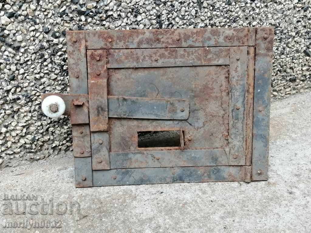 Детайл врата от стара печка джамал капак камина