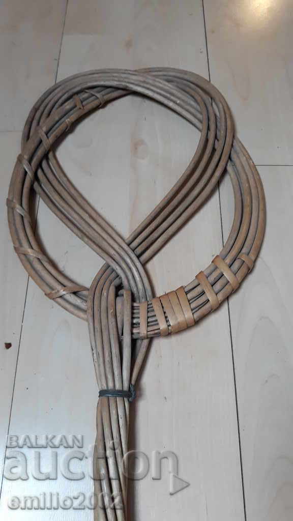 Доставка на Ретро тупалка за килими - камъшит Доставка на Ретро тупалка за килими - камъшит