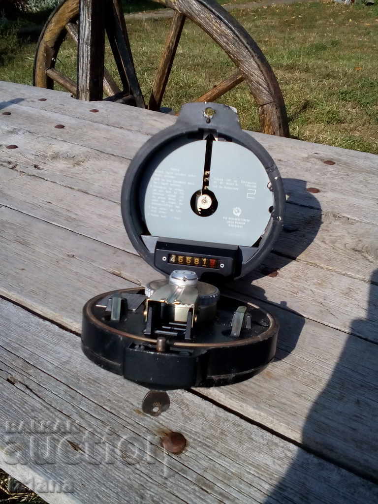 Delivery of Old bus speedometer, clock, instrument Delivery of Old bus speedometer, clock, instrument
