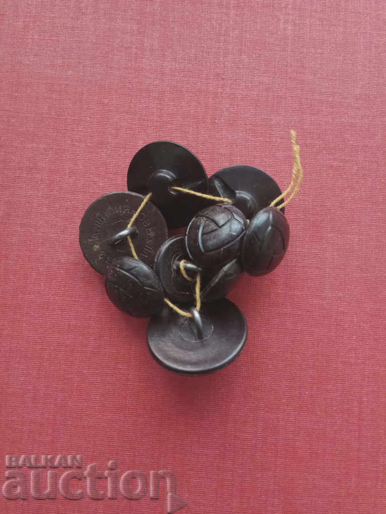 butoane vechi: 4 mari, 5 mici (1 Stilyanov) cu preț 10.00 BGN | € 5.11