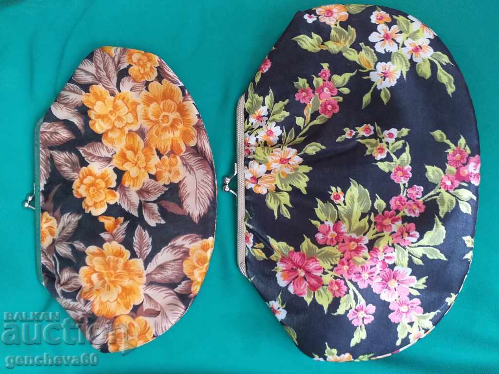 Auction  Vintage makeup cases from 1972