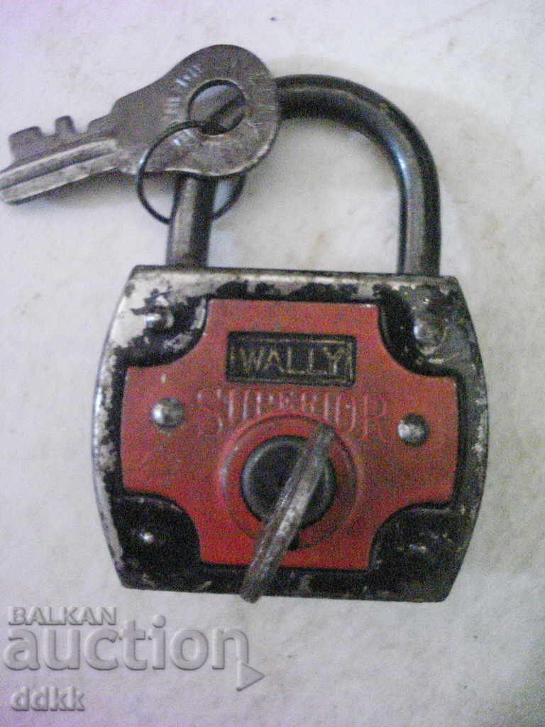 Old padlock 4