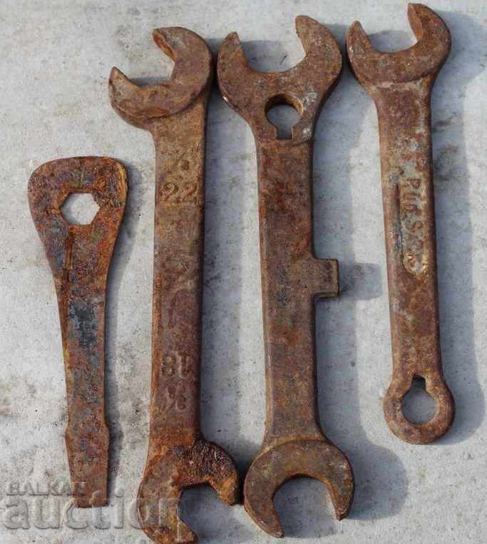 . LOTS OLD MASSIVE WRENCH KEYS WRENCH KEY