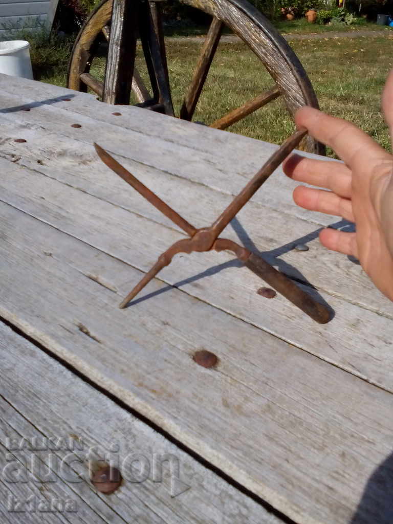 Auction Antique curling iron Auction Antique curling iron