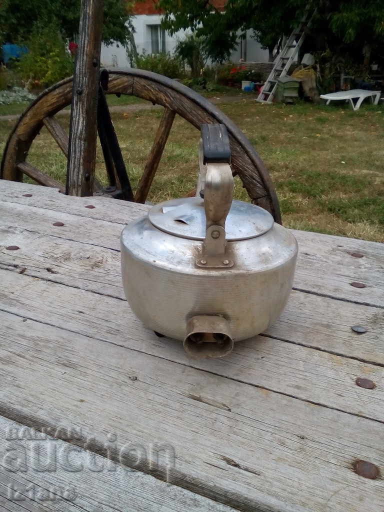 Delivery of Old electric kettle Delivery of Old electric kettle