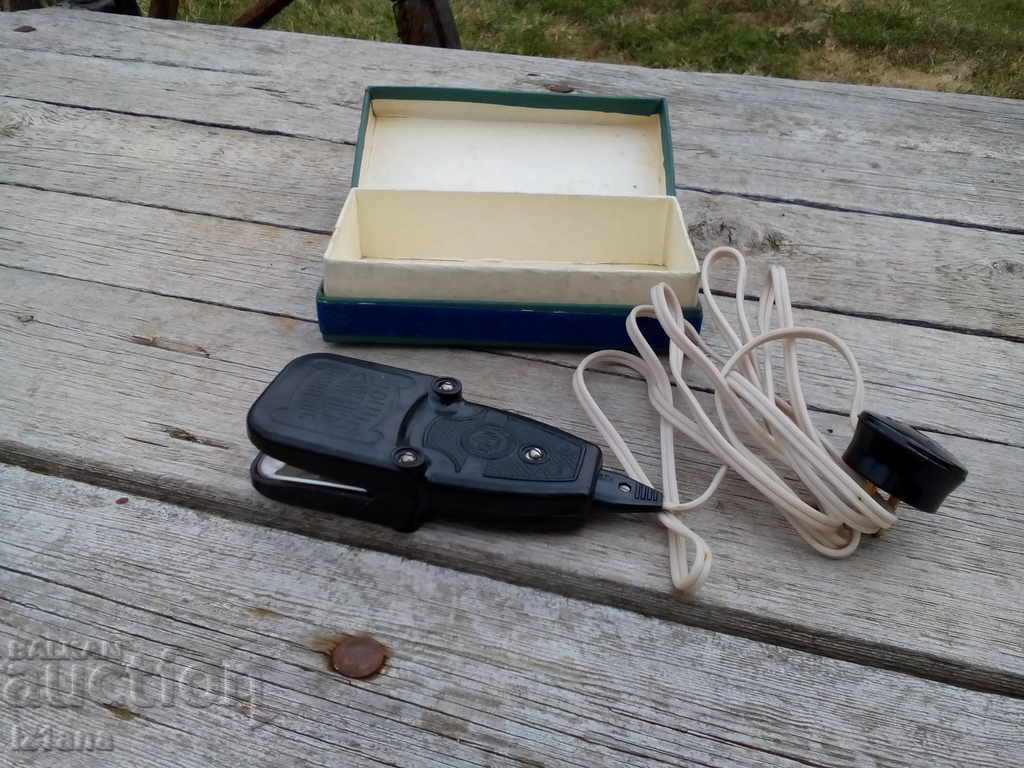 Auction  Old Arrow tie iron