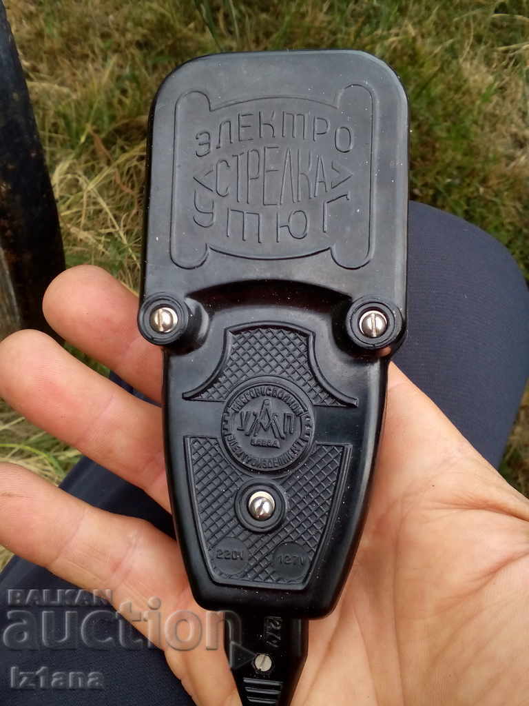 Old Arrow tie iron - 7