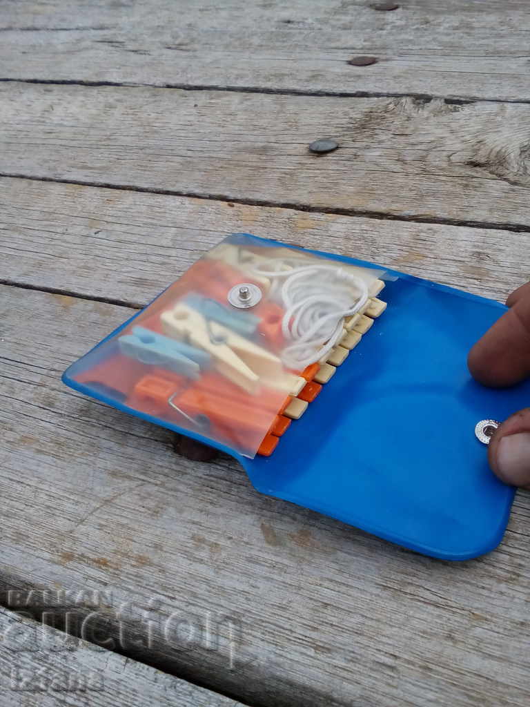 Παλιά πλαστικά μανταλάκια ρούχων με τιμή 18.00 BGN | € 9.20