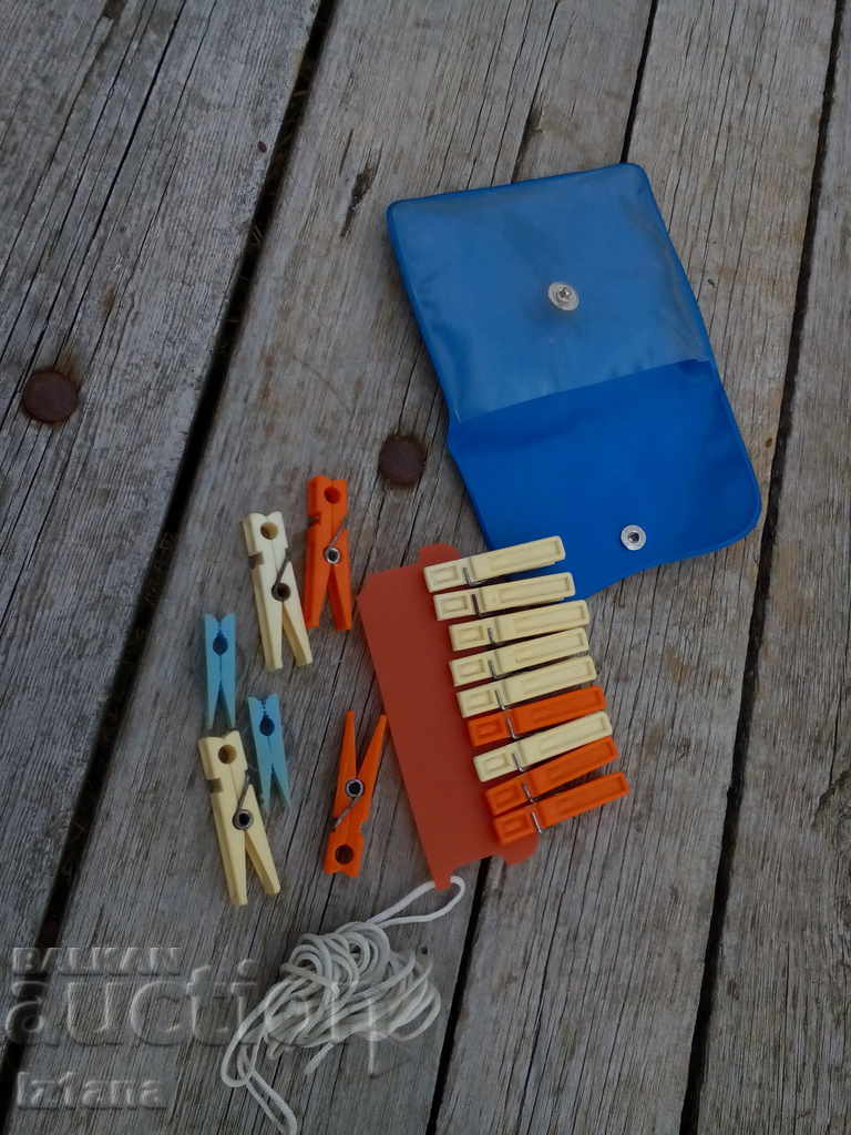 Δημοπρασία Παλιά πλαστικά μανταλάκια ρούχων