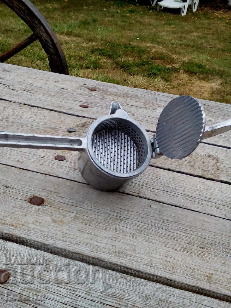 Auction  Old citrus press, fruit press