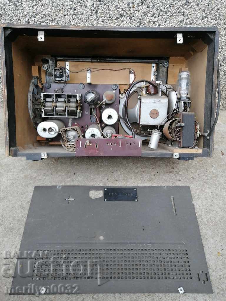 Old radio German Telefunken radio set, lamp - 5 Old radio German Telefunken radio set, lamp - 5