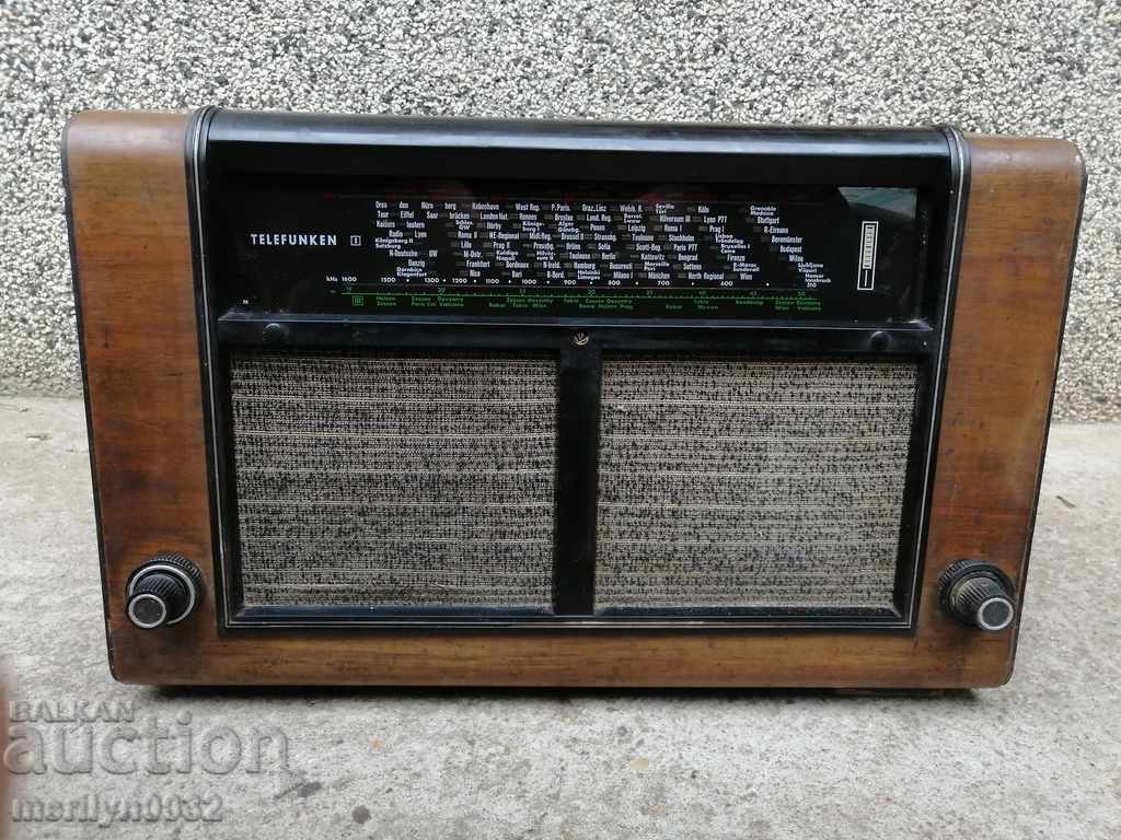 Старо радио немско Телефункен радиоапарат, лампа