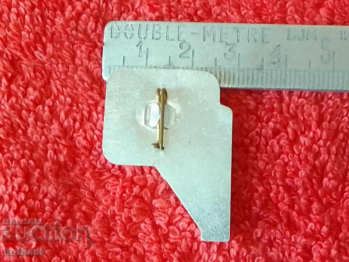 Old Soviet badge ZASLON EVEREST 84 with price 5.50 BGN | € 2.81 Old Soviet badge ZASLON EVEREST 84 with price 5.50 BGN | € 2.81