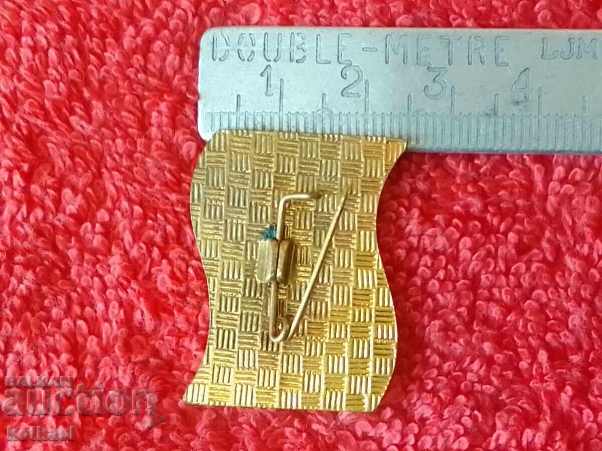 Old social badge Bronze enamel sign XI CONGRESS OF THE BKP with price 10.50 BGN | € 5.37 Old social badge Bronze enamel sign XI CONGRESS OF THE BKP with price 10.50 BGN | € 5.37