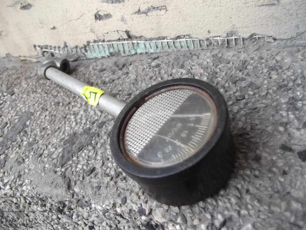 Auction Tire Pressure Gauge - 1 Auction Tire Pressure Gauge - 1