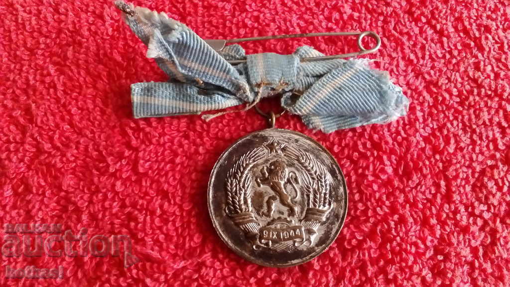 Auction Old Social Medal with ribbon for a mother of many children Auction Old Social Medal with ribbon for a mother of many children