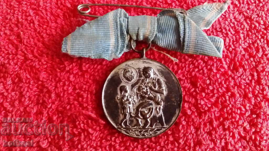 Medală Soc veche cu panglică pentru o mamă mare
