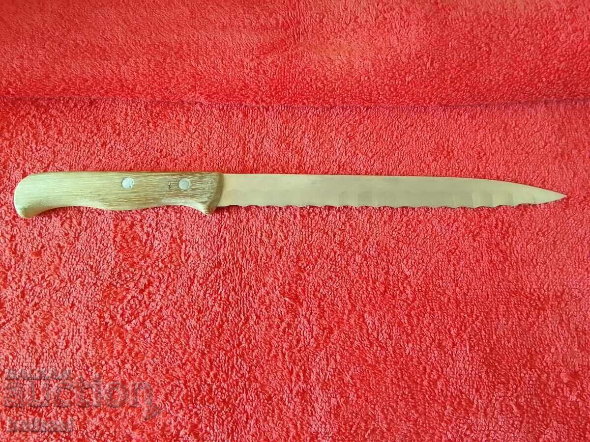 Livrarea Un cuțit vechi