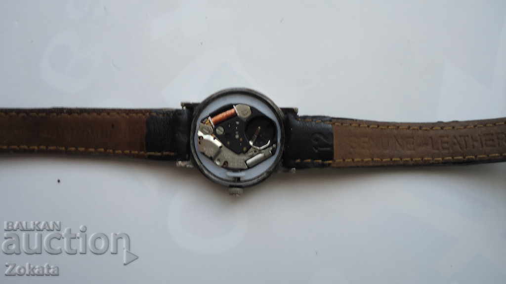 Delivery of Rochees quartz watch. Delivery of Rochees quartz watch.