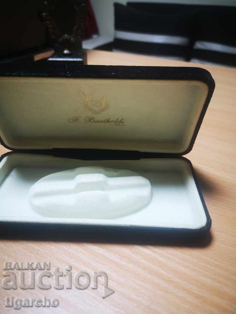 Delivery of Box of pens