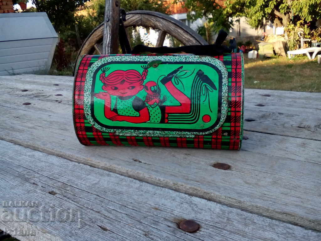 Παλιό μεταλλικό κουτί Παλιό μεταλλικό κουτί