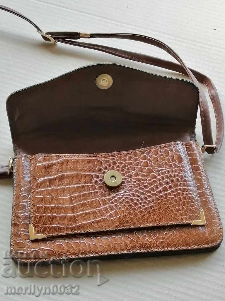 Delivery of Crocodile leather bag made in Italy Delivery of Crocodile leather bag made in Italy