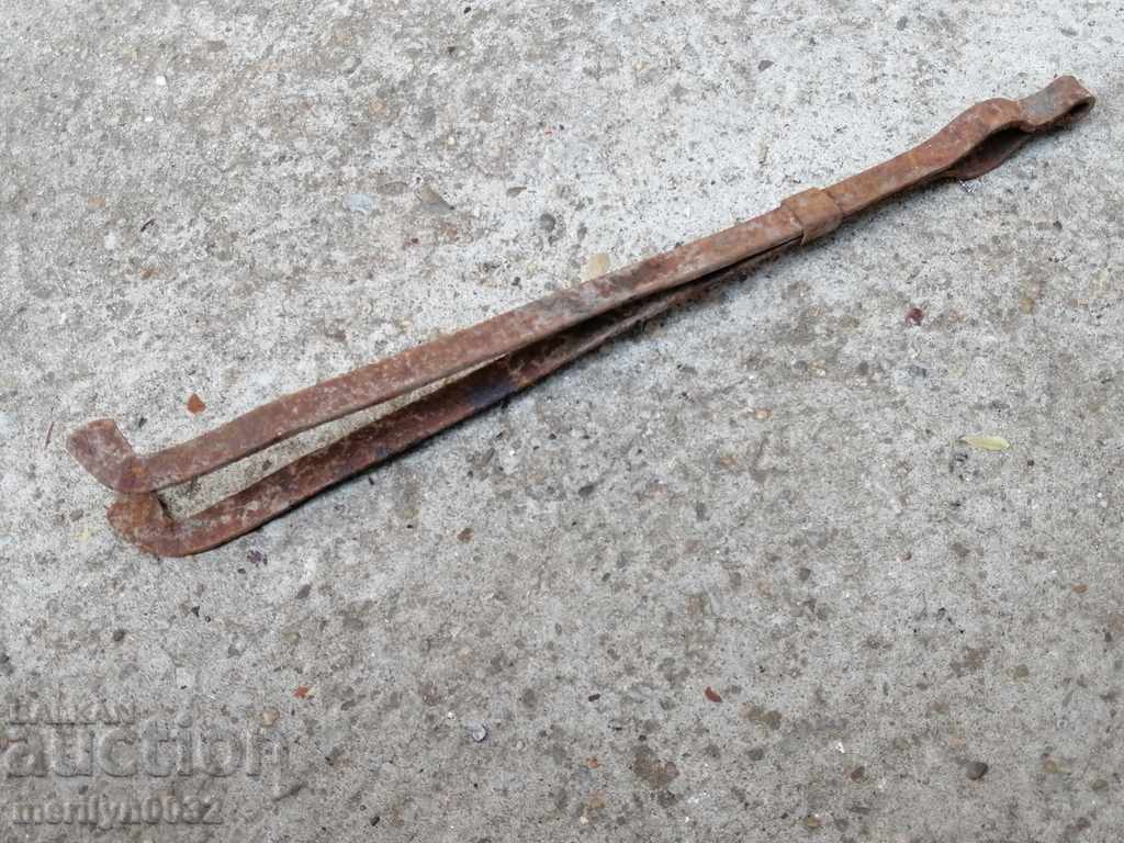 Δημοπρασία Παλιό ντιλάφι, λαβίδα, σφυρήλατο σίδερο για φούρνο Δημοπρασία Παλιό ντιλάφι, λαβίδα, σφυρήλατο σίδερο για φούρνο