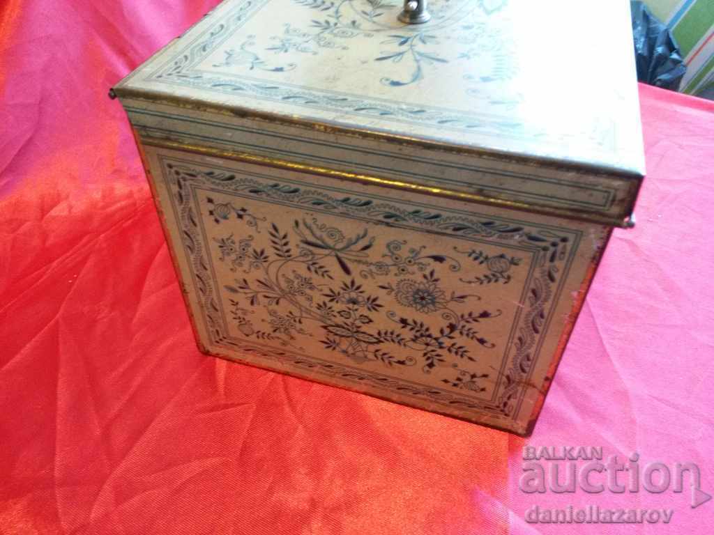 Δημοπρασία Μεγάλο παλιό τσίγκινο κιβώτιο Τύπου σεντούκι Δημοπρασία Μεγάλο παλιό τσίγκινο κιβώτιο Τύπου σεντούκι