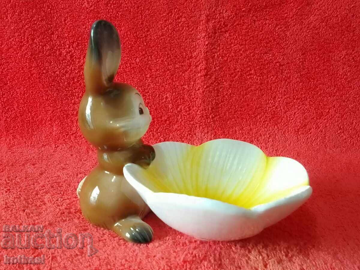 Παλιά πορσελάνινη φιγούρα Γερμανία Goebel Κουνέλι με λουλούδι με τιμή 115.50 BGN | € 59.05 Παλιά πορσελάνινη φιγούρα Γερμανία Goebel Κουνέλι με λουλούδι με τιμή 115.50 BGN | € 59.05