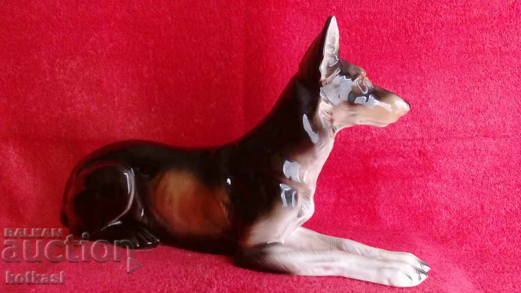 Стара голяма порцеланова фигура Германия маркирана Куче