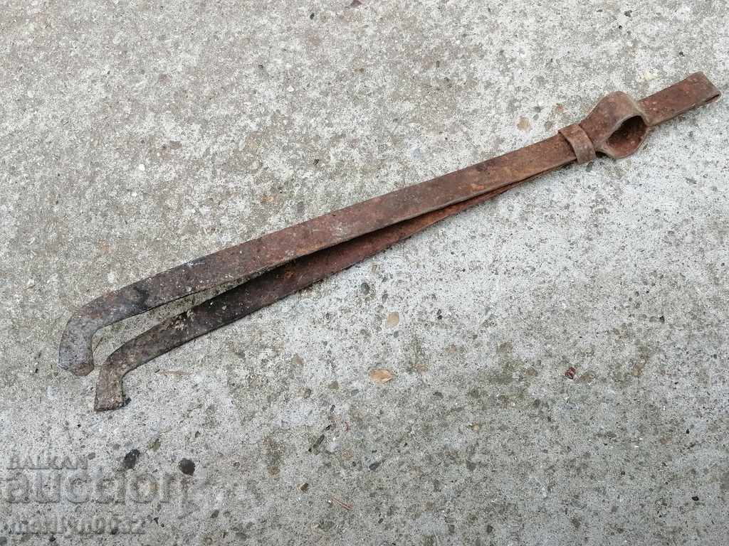 căpușă vechi, poker, fier forjat cu preț 29.00 BGN | € 14.83 căpușă vechi, poker, fier forjat cu preț 29.00 BGN | € 14.83