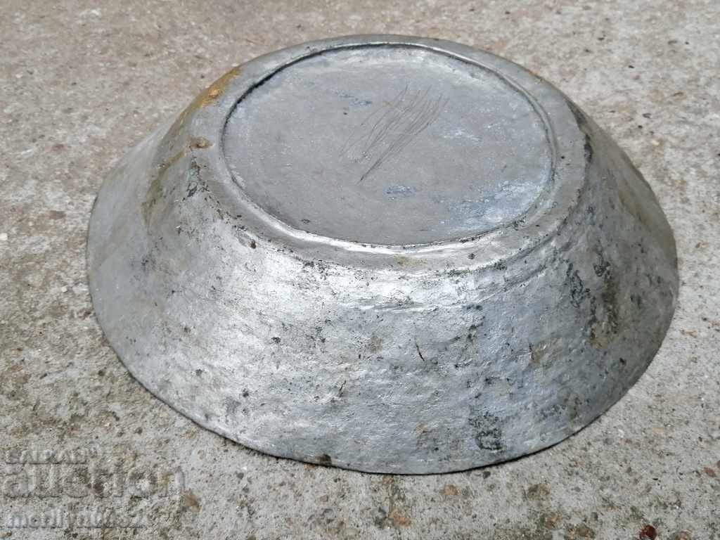 Auction  Ancient tin tin, saucer, bowl, tass, copper pot, baker