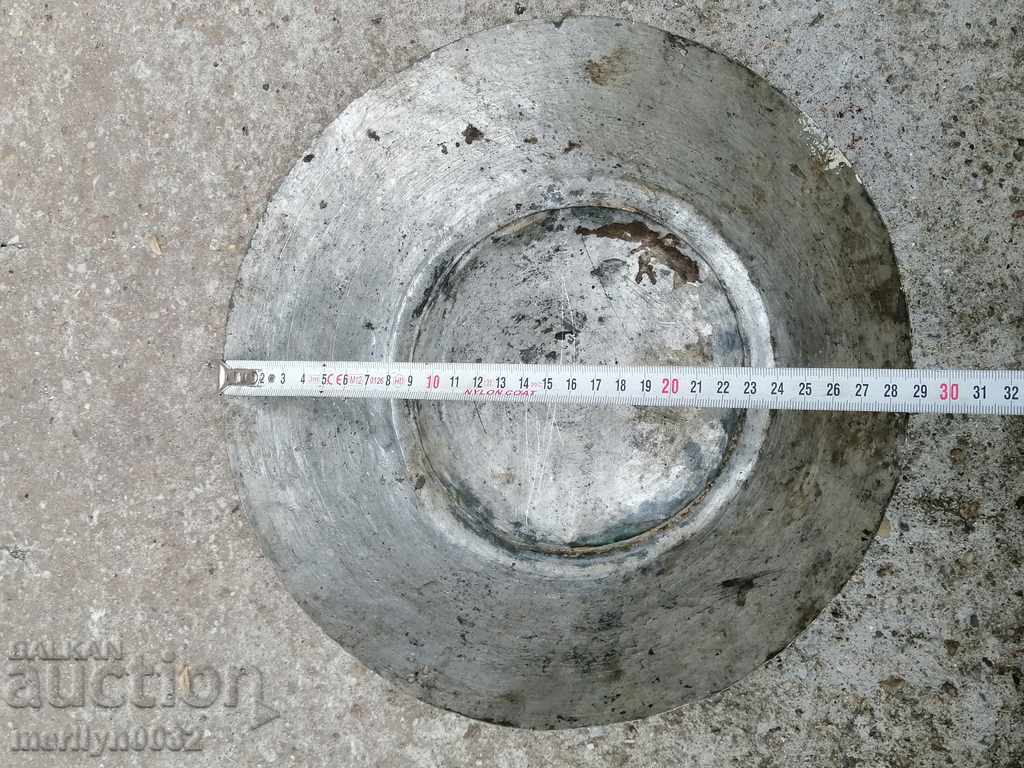 Delivery of Ancient tin tin, saucer, bowl, tass, copper pot, baker