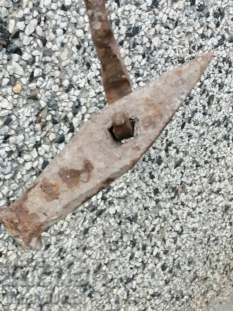 Delivery of Very old hammer for cut stone over 100 years, wrought iron Delivery of Very old hammer for cut stone over 100 years, wrought iron