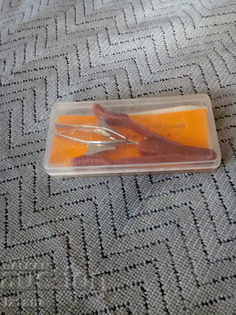 Old eyebrow tweezers Old eyebrow tweezers