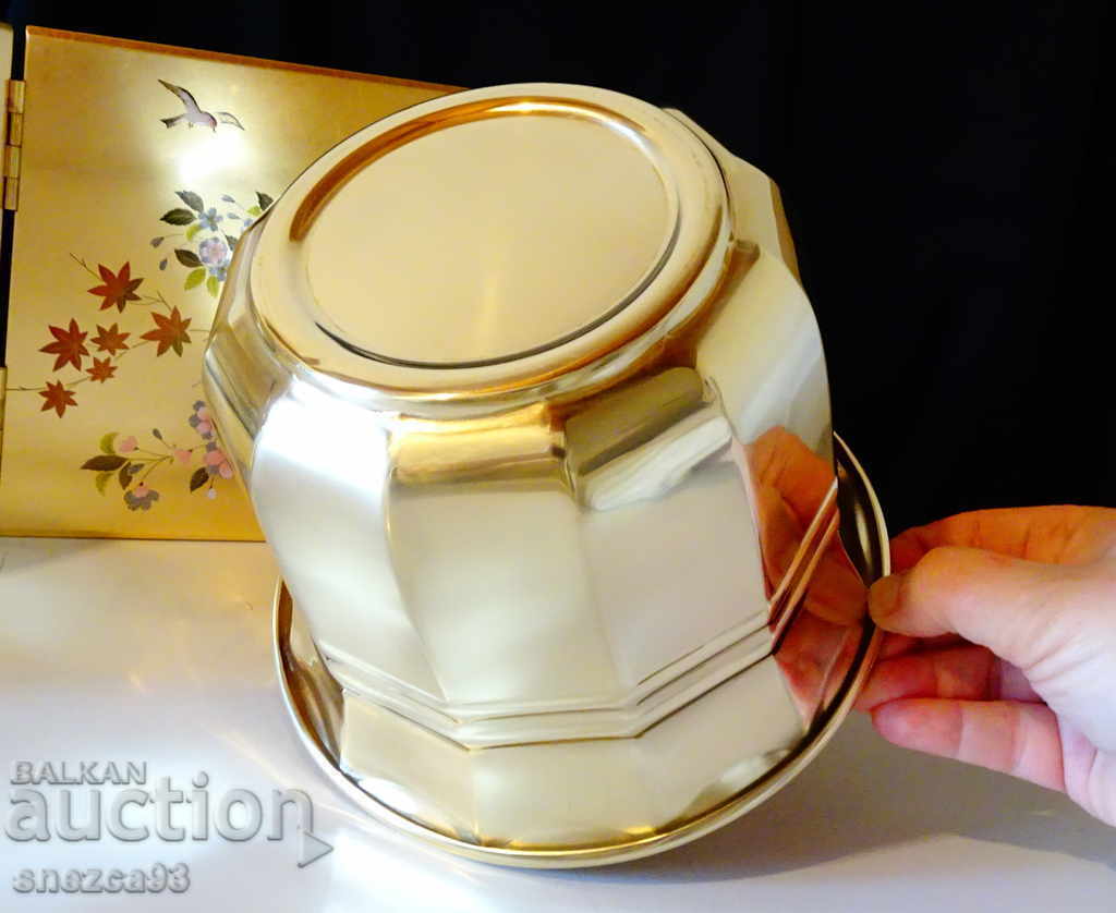 Delivery of Brass champagne flute, ice bucket 3.5 l. Delivery of Brass champagne flute, ice bucket 3.5 l.