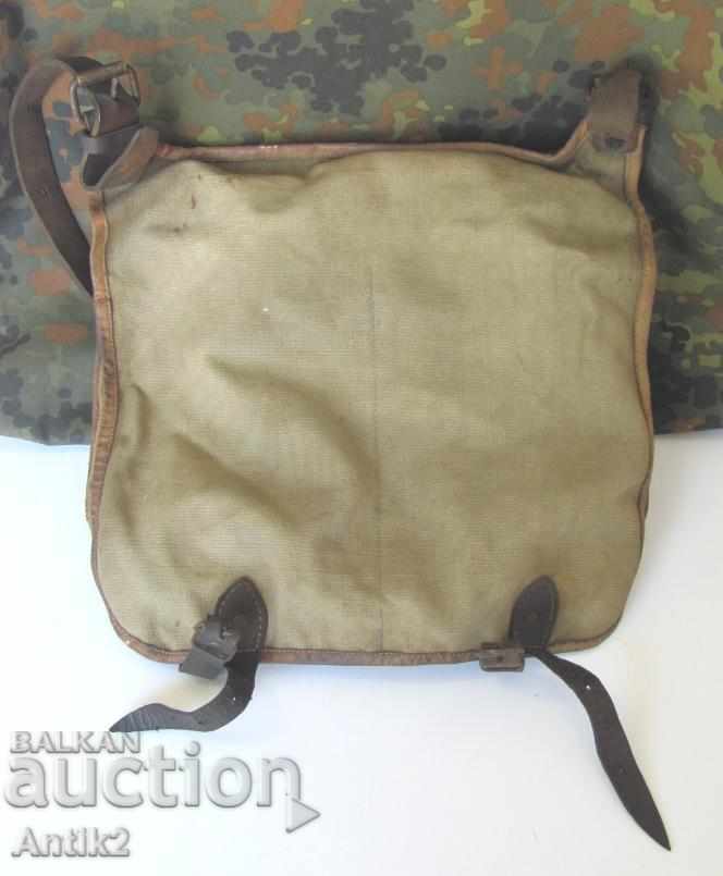 Auction  World War II, 1941 Canvas Backpack marked