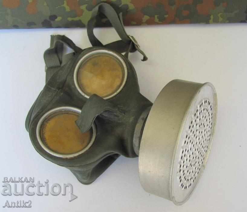 WWII Gas mask RL 1 Waffle number WaA533 - 5 WWII Gas mask RL 1 Waffle number WaA533 - 5