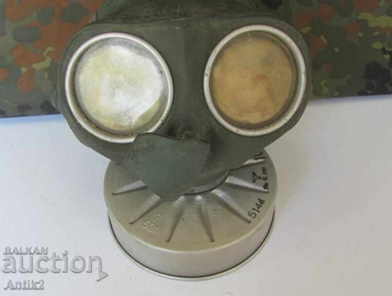 WWII Gas mask RL 1 Waffle number WaA533 - 6 WWII Gas mask RL 1 Waffle number WaA533 - 6