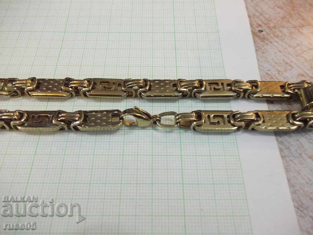 Auction Singing yellow with crucifix imitation jewelry - 92 gr. Auction Singing yellow with crucifix imitation jewelry - 92 gr.